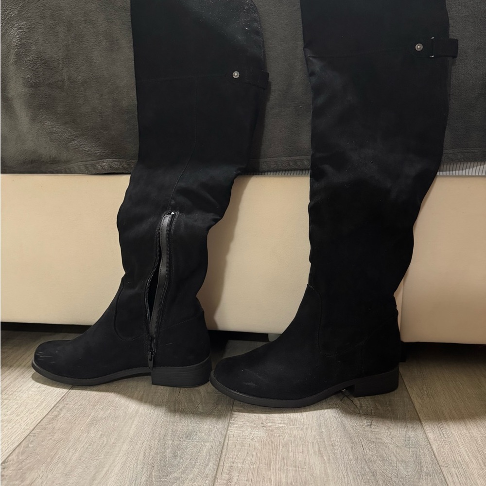 Black Knee-High Women's Boots